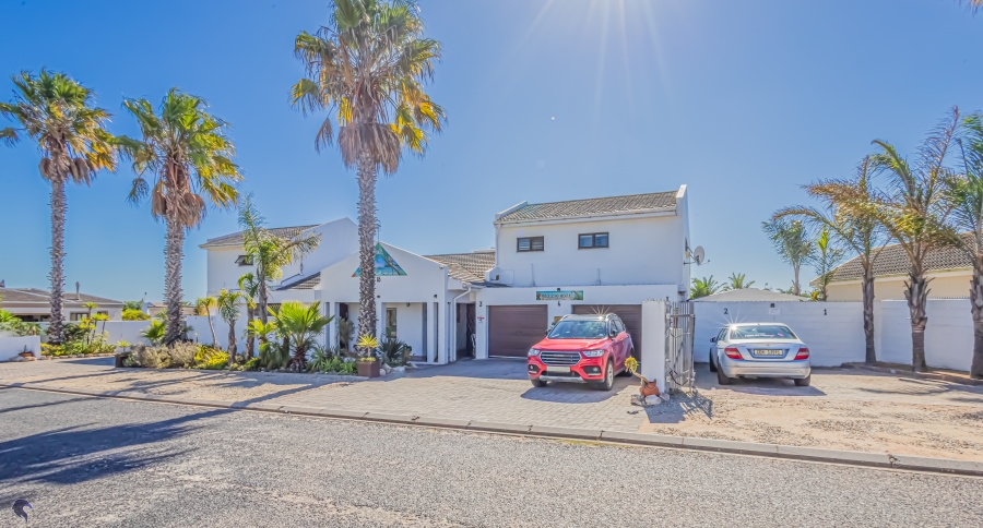 8 Bedroom Property for Sale in Country Club Western Cape